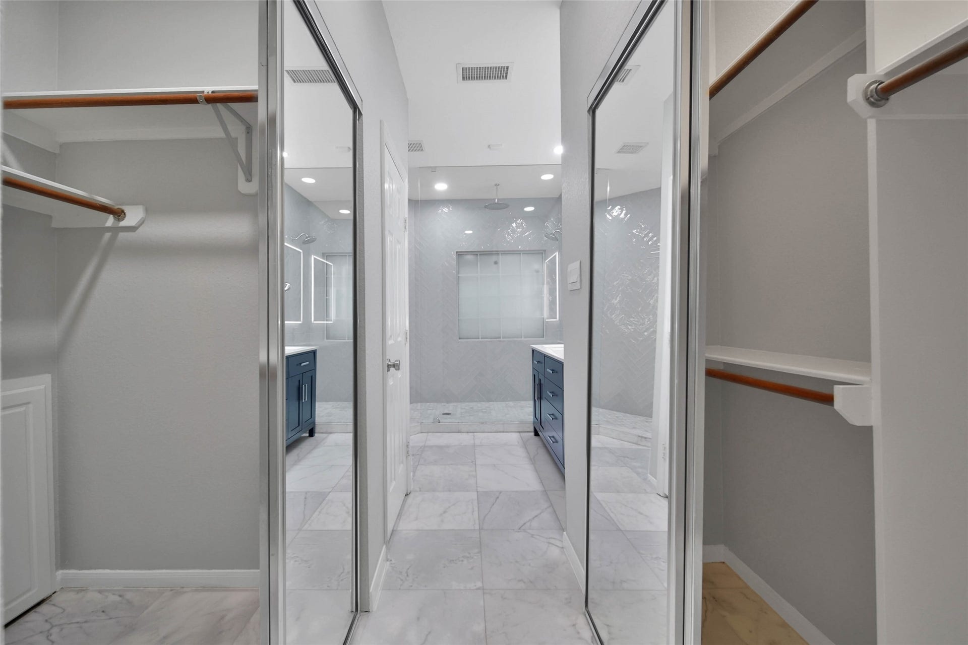 38 W Greenhill Terrace Place, Spring, TX 77382