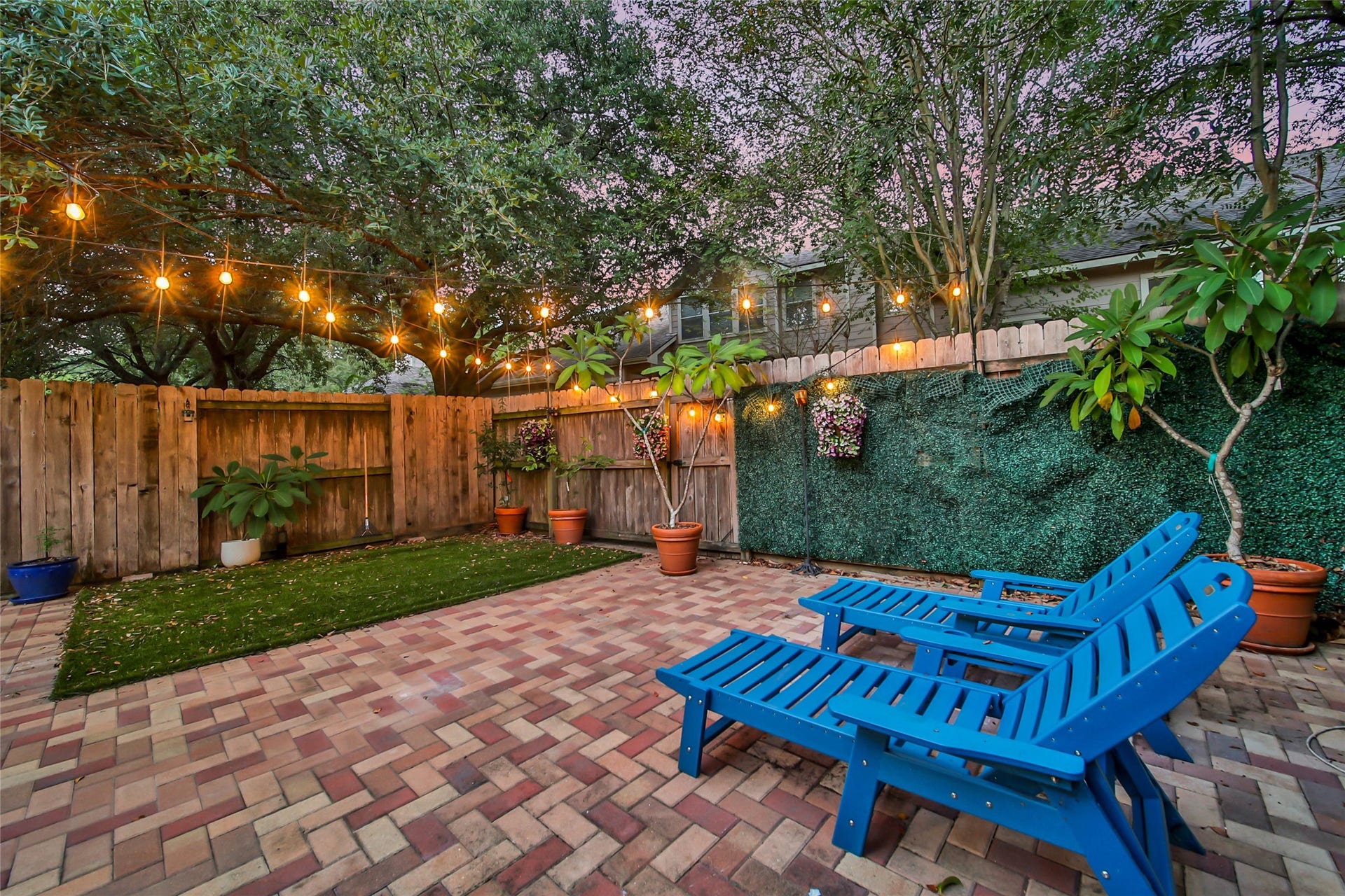 38 W Greenhill Terrace Place, Spring, TX 77382