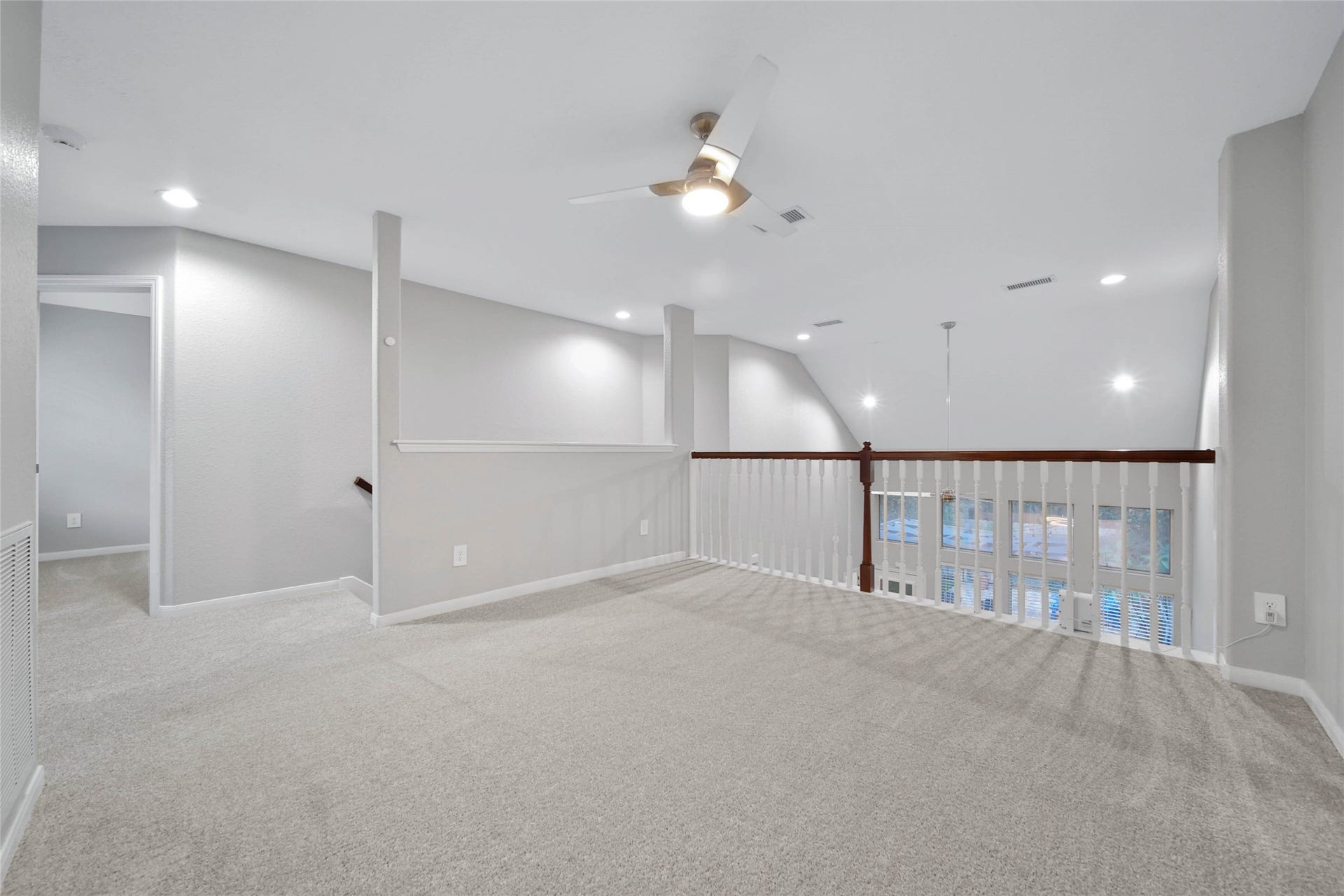 38 W Greenhill Terrace Place, Spring, TX 77382