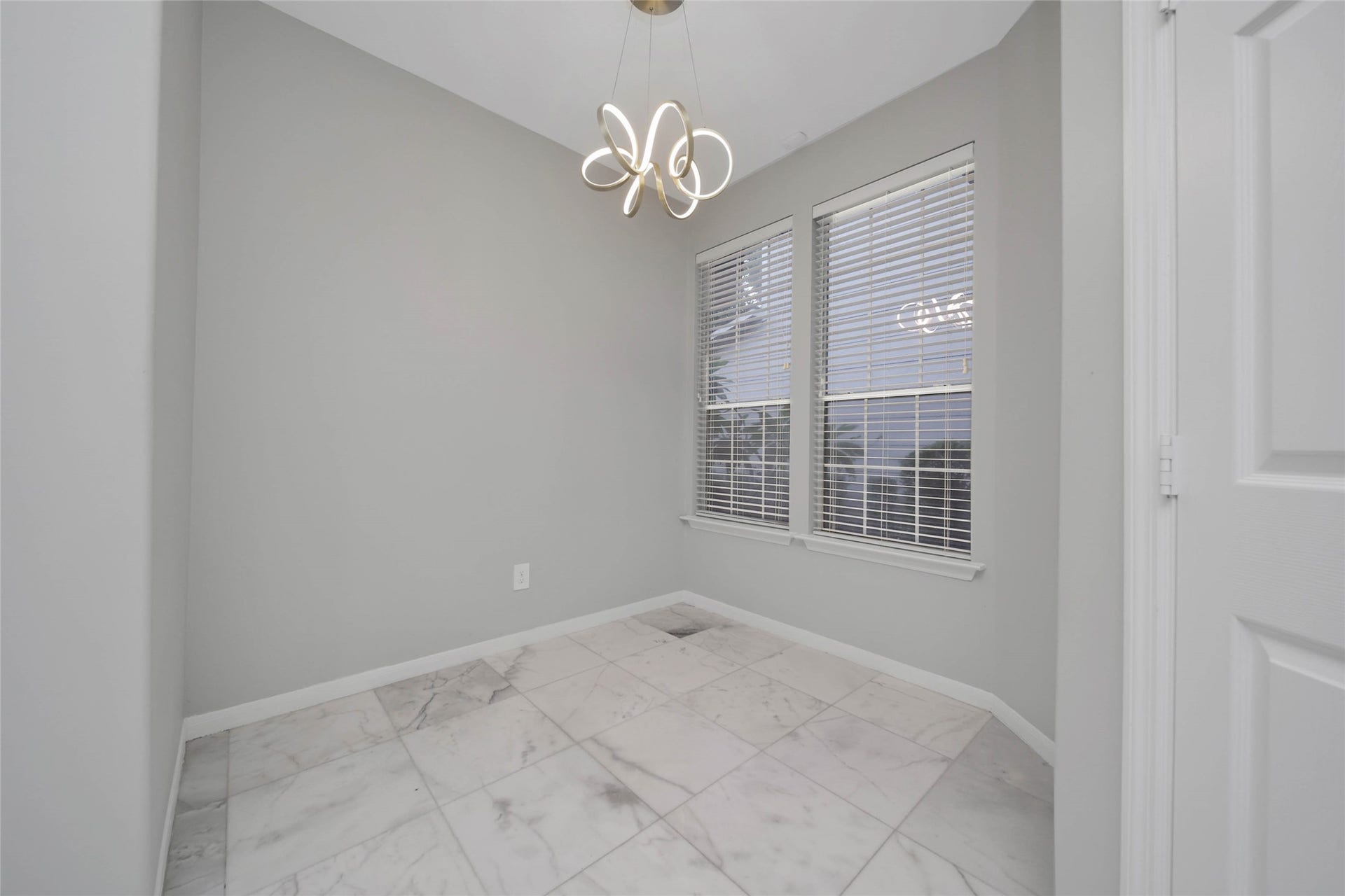 38 W Greenhill Terrace Place, Spring, TX 77382