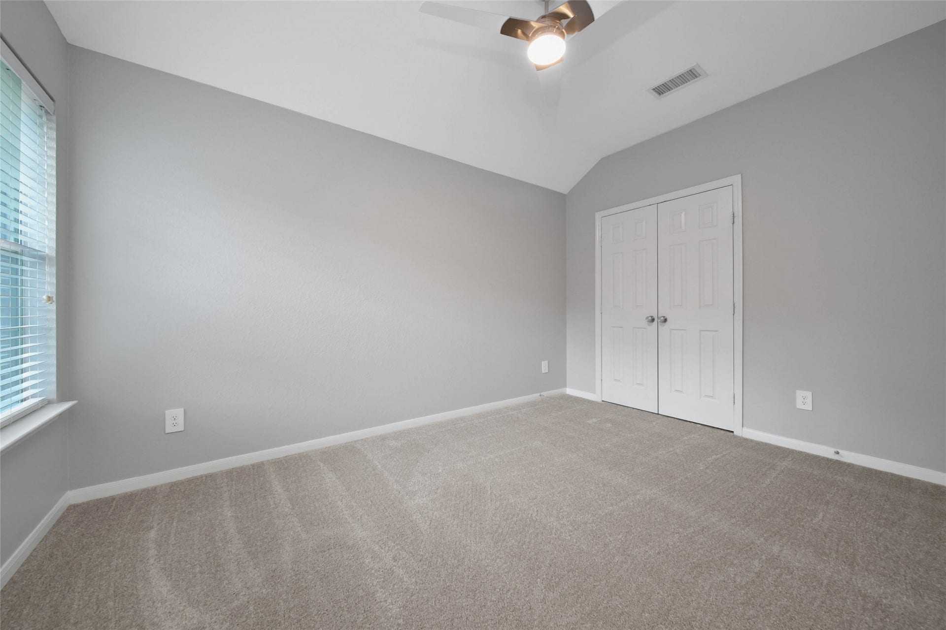 38 W Greenhill Terrace Place, Spring, TX 77382