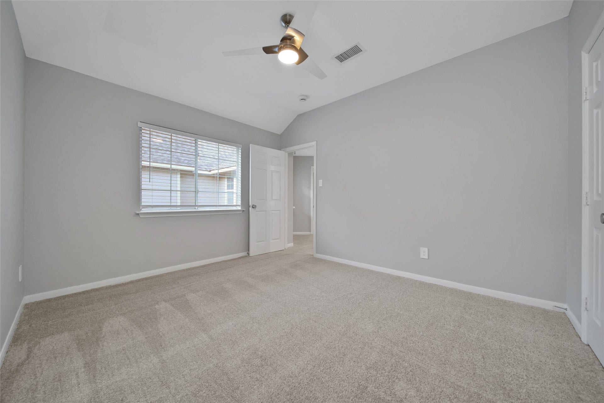 38 W Greenhill Terrace Place, Spring, TX 77382