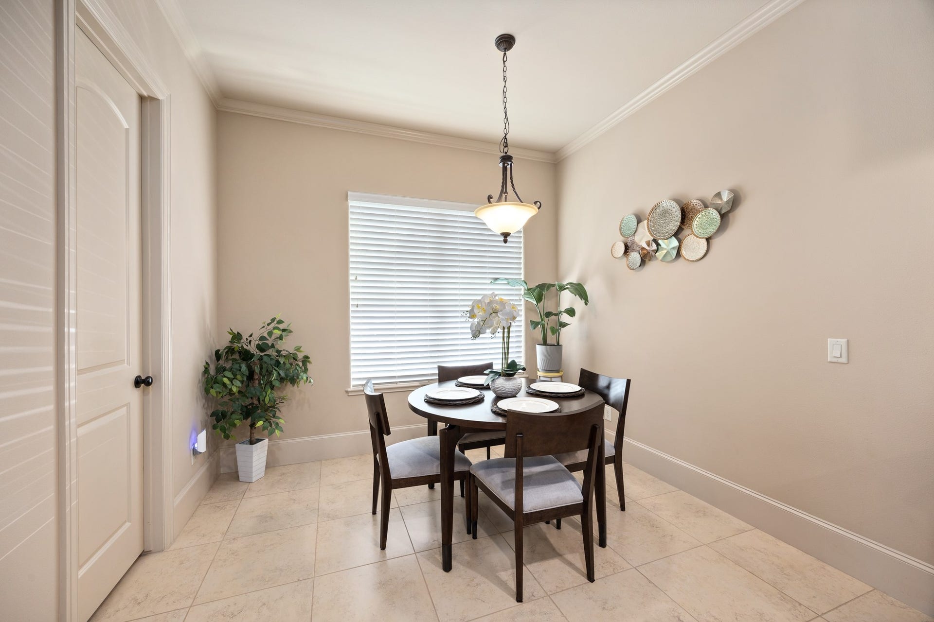 4315 Serenade Terrace Drive, Missouri City, TX 77459 Cozy dining area under a stylish pendant light. The room features a large window providing tons of natural light.