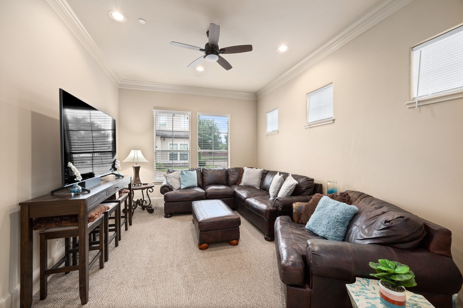 4315 Serenade Terrace Drive, Missouri City, TX 77459 Just through the French Doors off the living room is this very useful and versatile space! perfect for a Media Room, spacious home office, craft room or home gym!