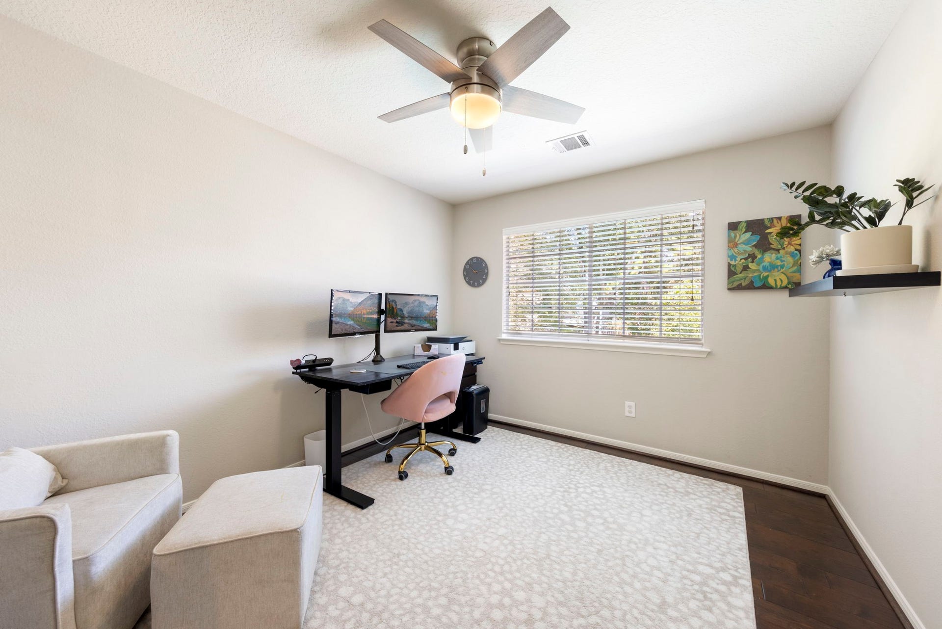 6 N Cochrans Green Circle, The Woodlands, TX 77381 Versatile secondary bedroom with hardwood flooring and a broad picture window, ideal as a guest suite or home office.