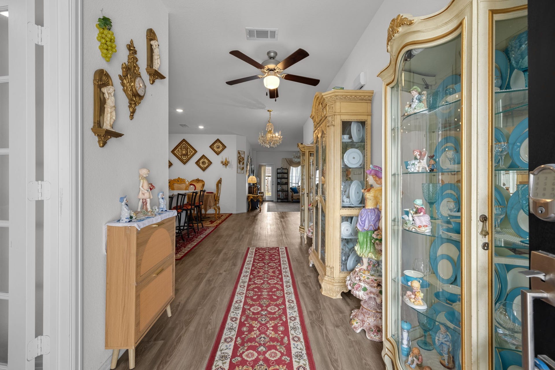 17342 Silver Birch Court, New Caney, TX 77357 Current seller's furniture. Note the amount of space in this area. Enough to fit 3 china cabinets!