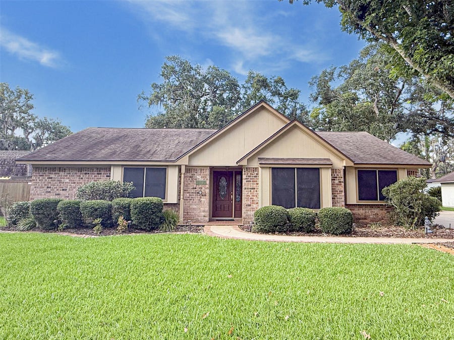 Property photo for 112 Aster Lane, Lake Jackson, TX
