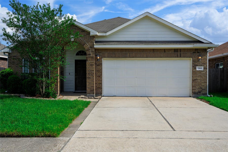 Property photo for 2919 Silverchase Meadows Drive, Houston, TX