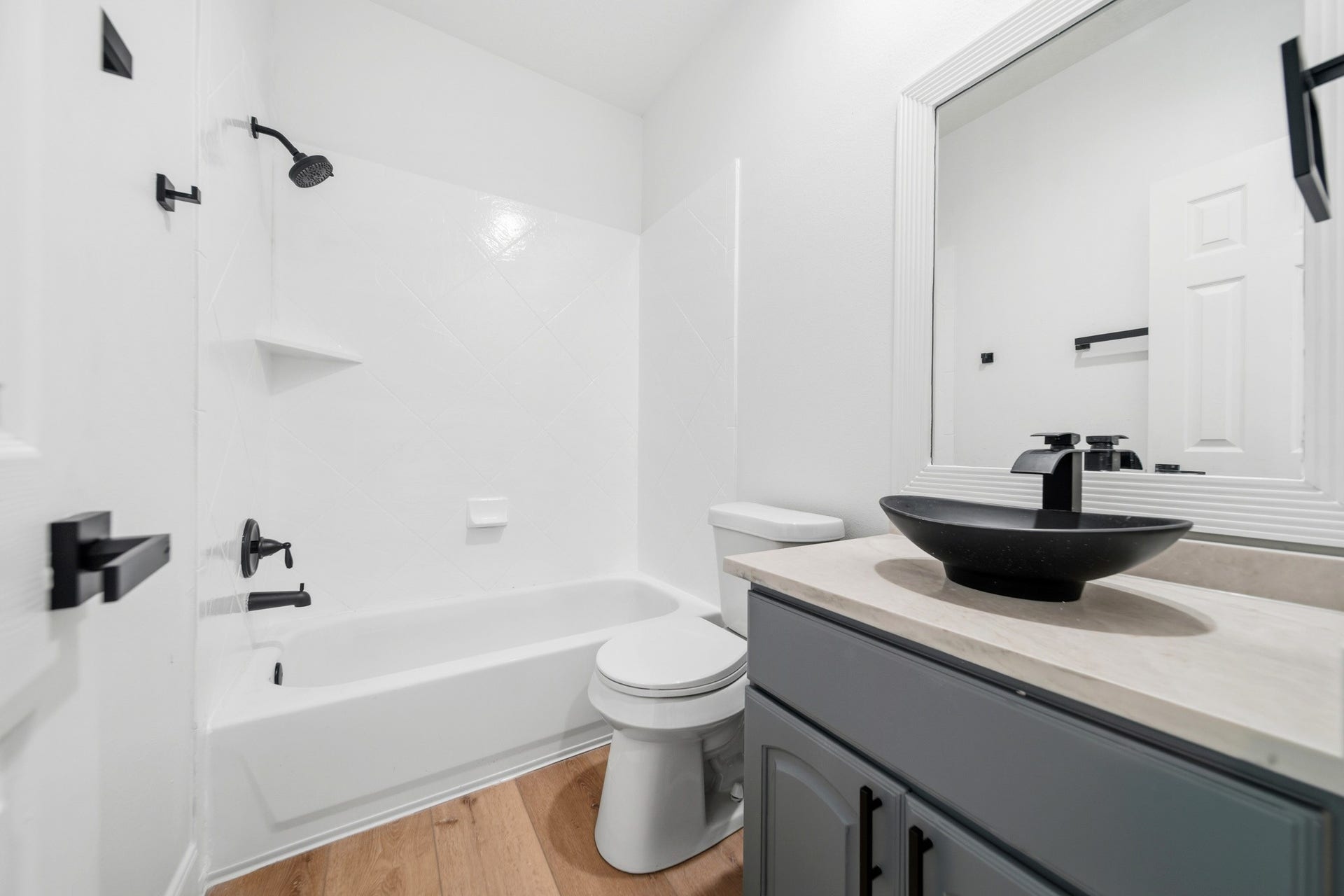 15 Bees Creek Court, Missouri City, TX 77459 Secondary bath with sleek modern vanity and contemporary black fixtures.
