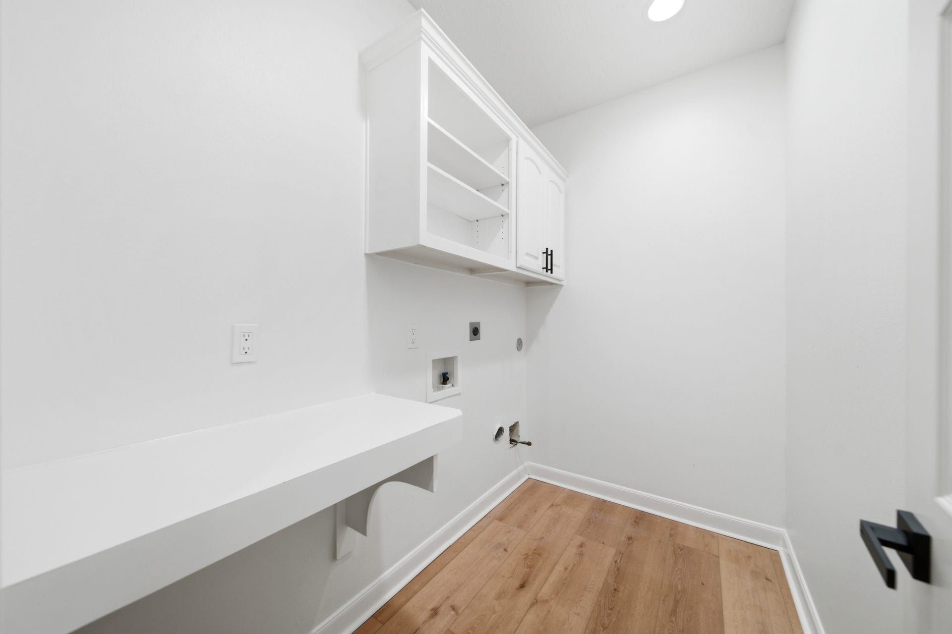 15 Bees Creek Court, Missouri City, TX 77459 Laundry room with ample storage space.