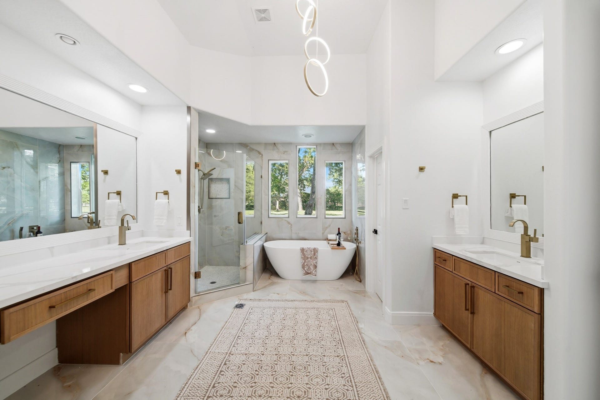 15 Bees Creek Court, Missouri City, TX 77459 Stunning spa-like primary bath with dual vanities, soaking tub, and oversized walk-in shower.