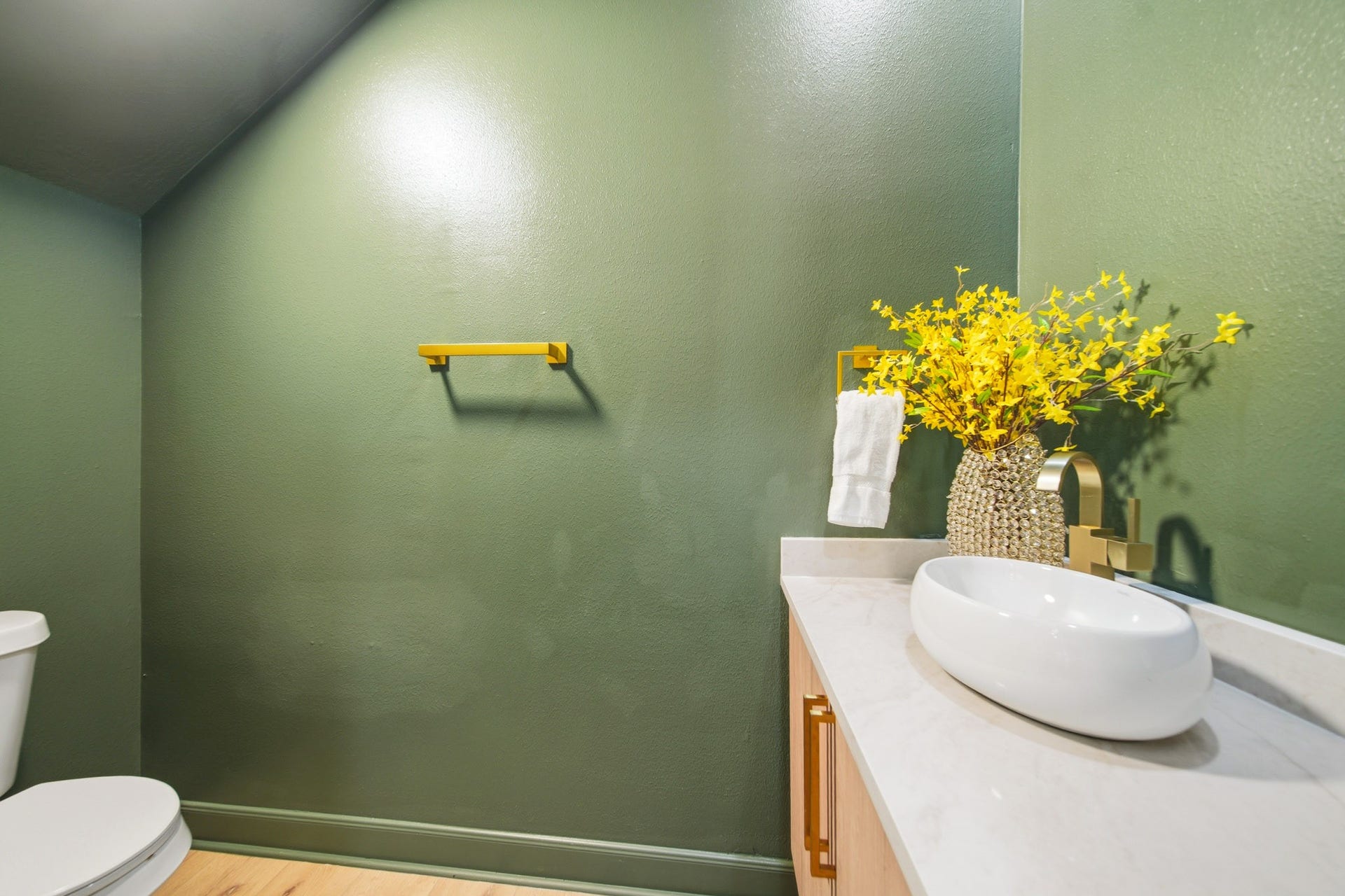 15 Bees Creek Court, Missouri City, TX 77459 Stylish powder bath with designer vessel sink and bold accent wall.