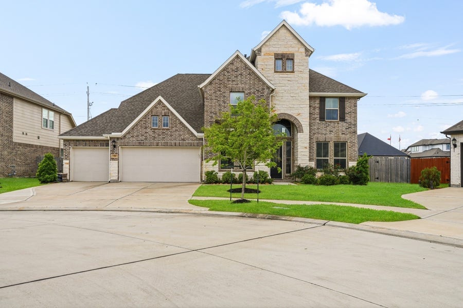 Property photo for 702 Hooks Trail, League City, TX