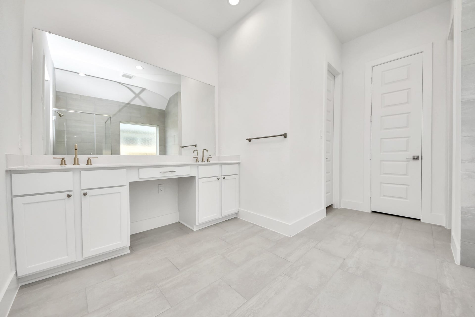 24747 Skerne Woods Drive, Spring, TX 77373 Escape to a spa-like oasis in this primary bathroom. Enjoy a walk-in shower with tile surround, a separate garden tub with custom detailing, and an elegant vanity featuring light countertops, modern hardware, and beautiful recessed lights. Experience luxury and relaxation in every detail. Sample photo of completed home with similar floor plan. Actual colors and selections may vary.