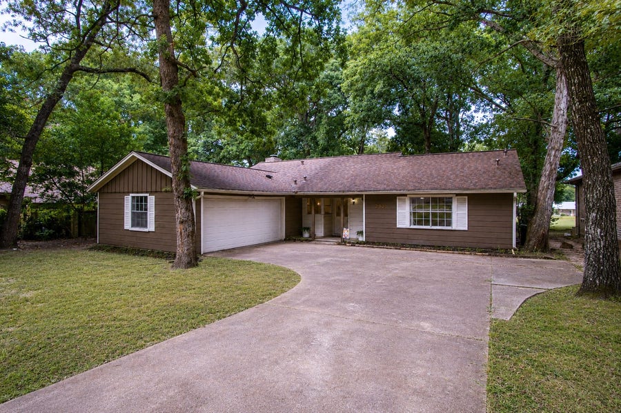 Property photo for 340 Rolling Hills Drive, Conroe, TX