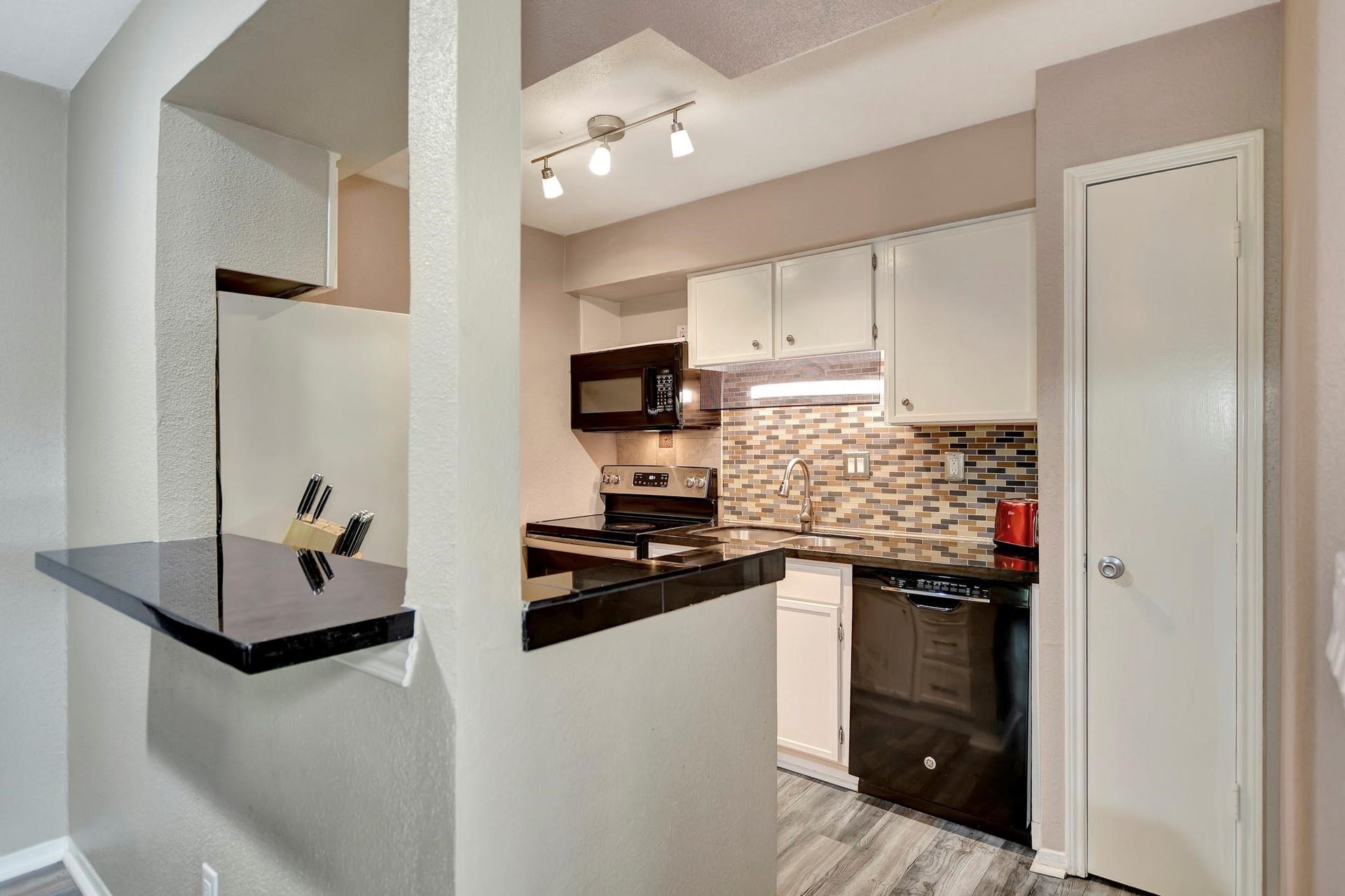 1880 White Oak Drive, #102, Houston, TX 77009 1880 White Oak Drive, #102, Houston, TX 77009