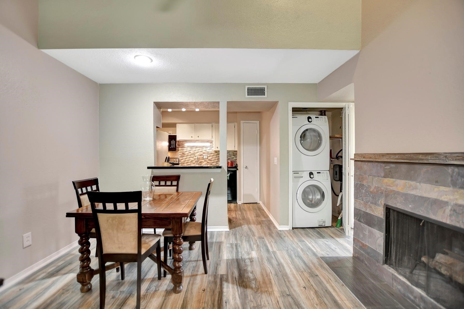 1880 White Oak Drive, #102, Houston, TX 77009 1880 White Oak Drive, #102, Houston, TX 77009