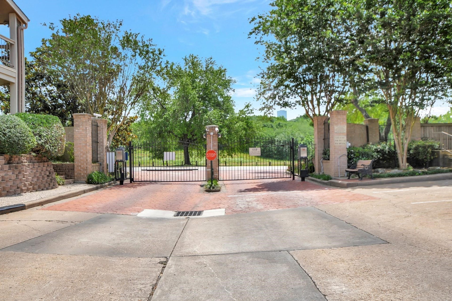 1880 White Oak Drive, #102, Houston, TX 77009 1880 White Oak Drive, #102, Houston, TX 77009