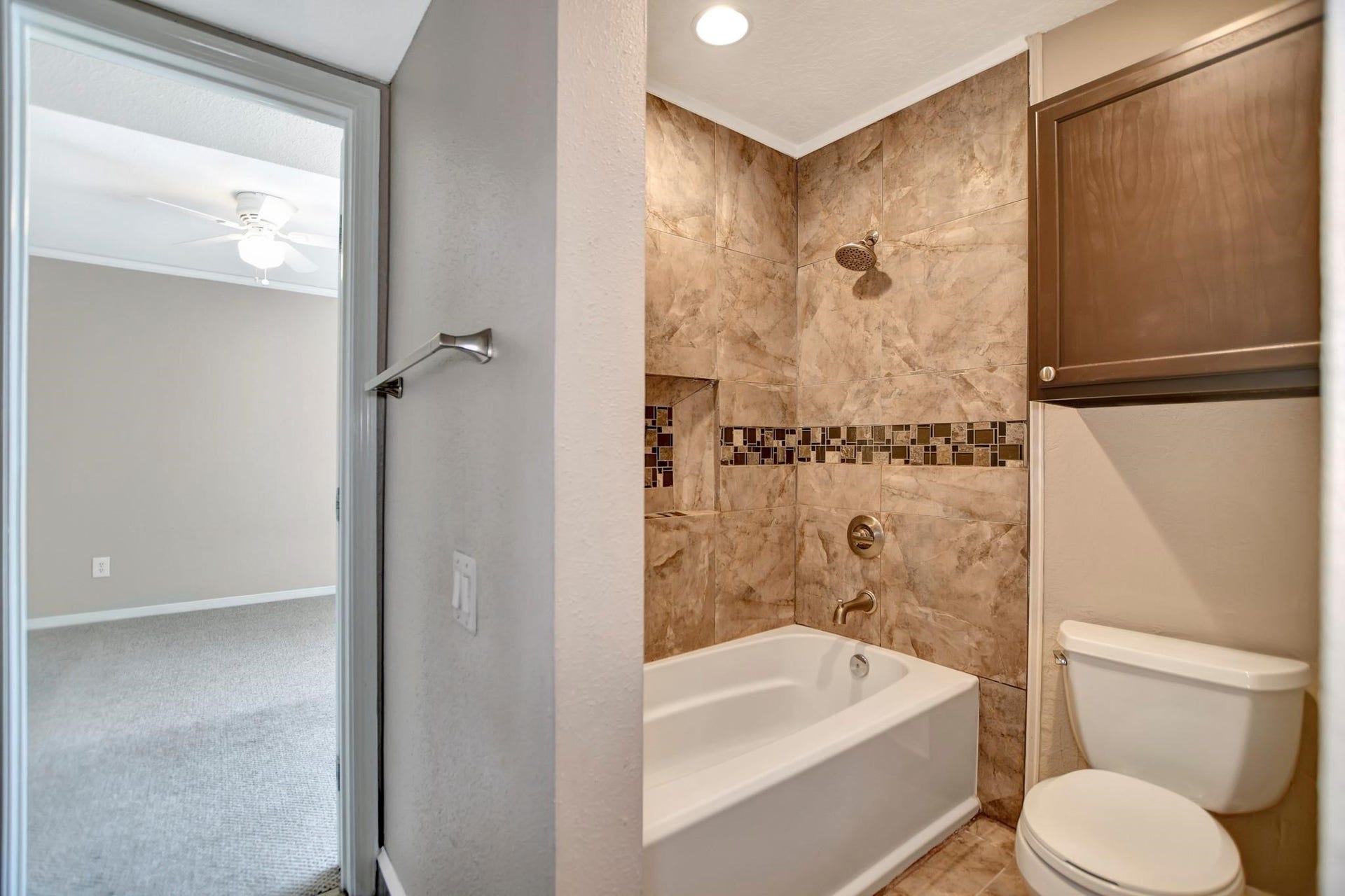 1880 White Oak Drive, #102, Houston, TX 77009 1880 White Oak Drive, #102, Houston, TX 77009