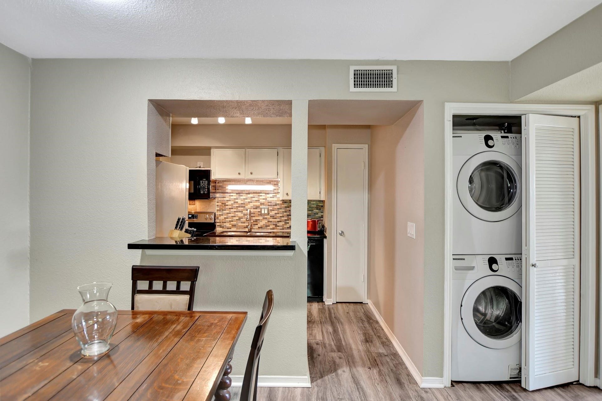 1880 White Oak Drive, #102, Houston, TX 77009 1880 White Oak Drive, #102, Houston, TX 77009