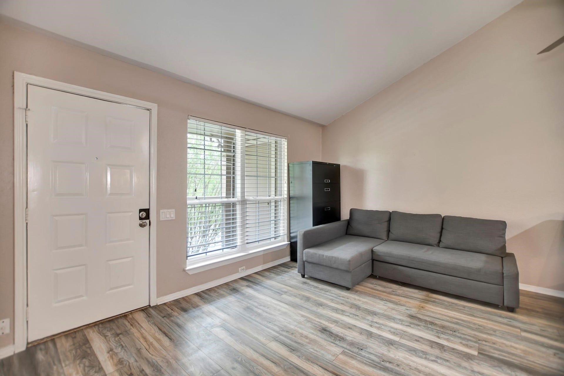 1880 White Oak Drive, #102, Houston, TX 77009 1880 White Oak Drive, #102, Houston, TX 77009