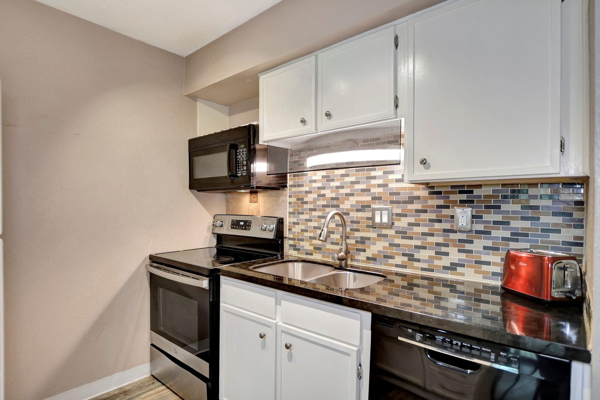 1880 White Oak Drive, #102, Houston, TX 77009 1880 White Oak Drive, #102, Houston, TX 77009