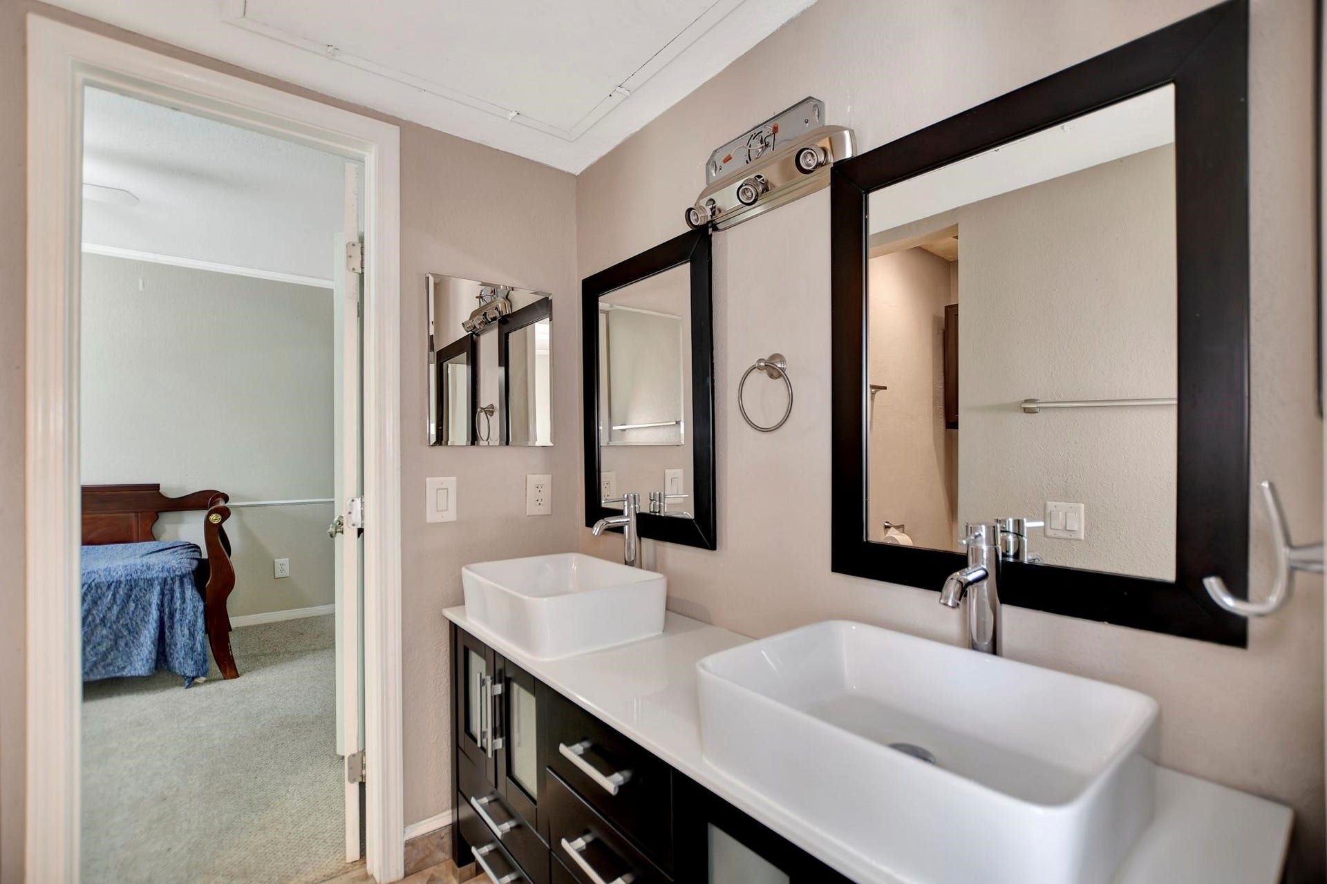1880 White Oak Drive, #102, Houston, TX 77009 1880 White Oak Drive, #102, Houston, TX 77009