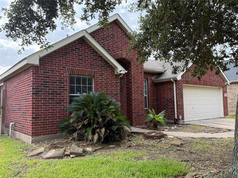 Property photo for 16126 Saxon Hollow Lane, Houston, TX