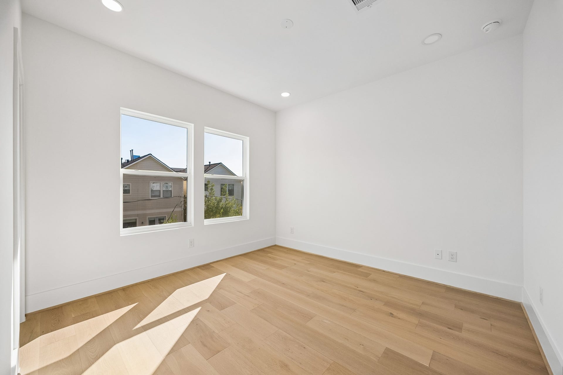 4305 Floyd Street, #B, Houston, TX 77007 Bedroom #3 features wood flooring, recessed lighting and dual windows.