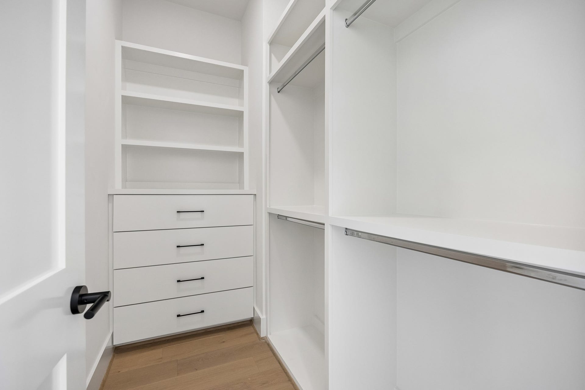 4305 Floyd Street, #B, Houston, TX 77007 Walk-in closet with custom built-ins.