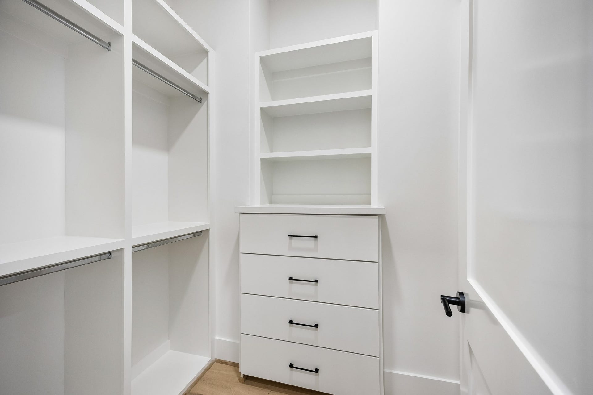 4305 Floyd Street, #B, Houston, TX 77007 Walk-in closet with custom built-ins