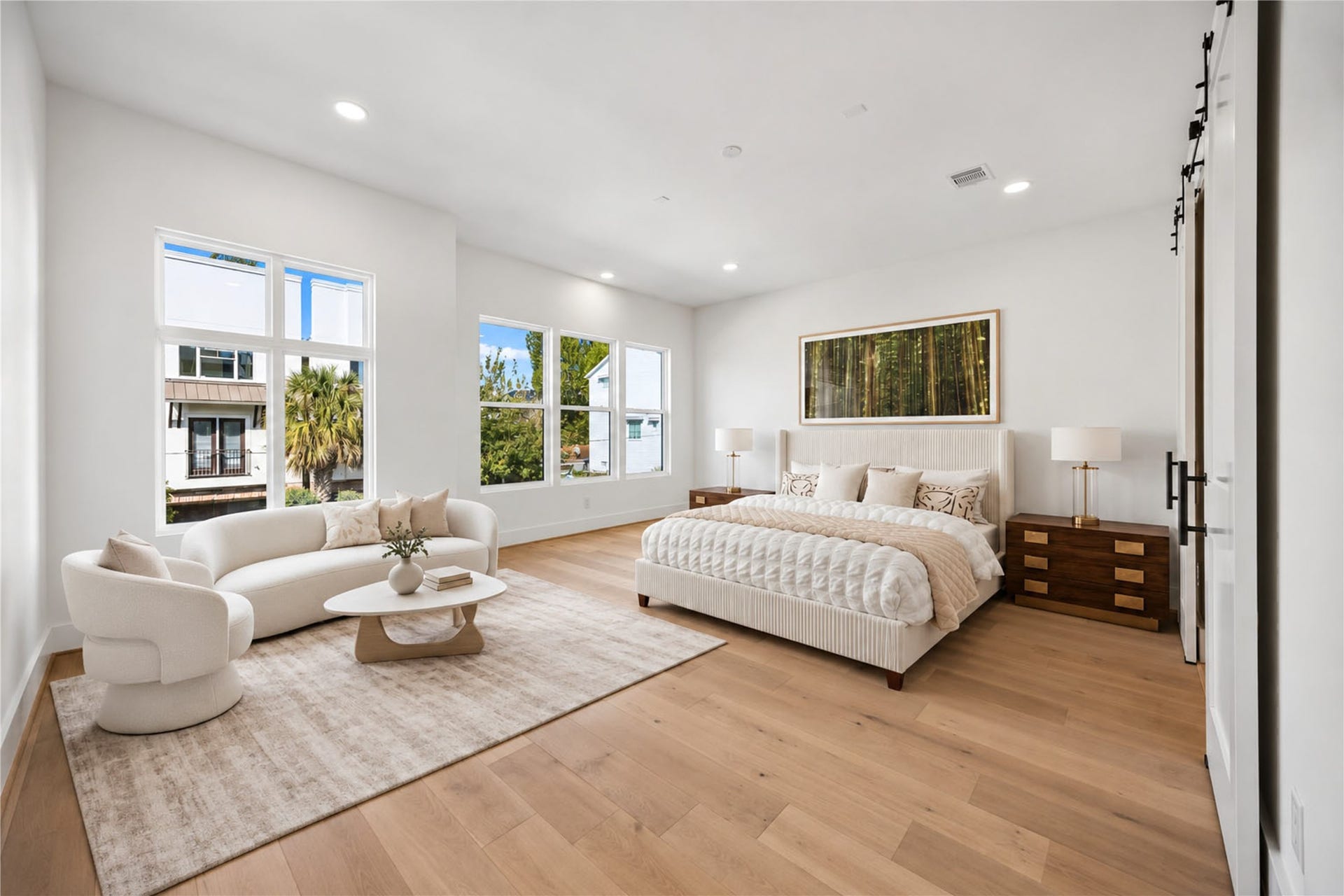 4305 Floyd Street, #B, Houston, TX 77007 Another view of the primary suite offers large windows and an abundance of natural light. (virtual staging)