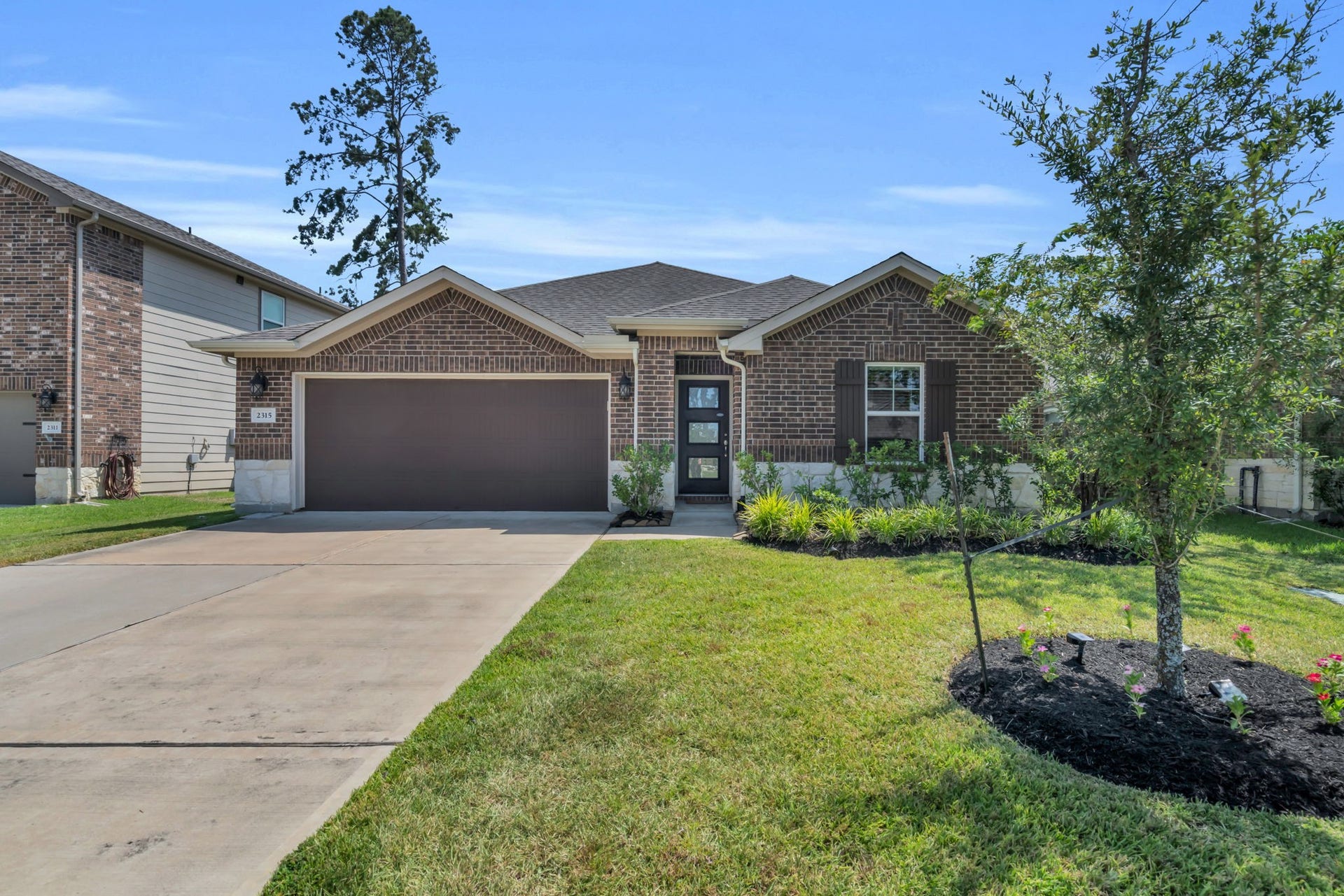 2315 Scarlett Pine Bend, Tomball, TX 77375 Welcome to 2315 Scarlett Pine Bend in the Cherry Pines Community!