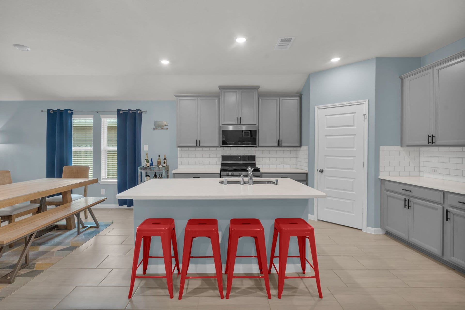 2315 Scarlett Pine Bend, Tomball, TX 77375 Such an amazing kitchen!