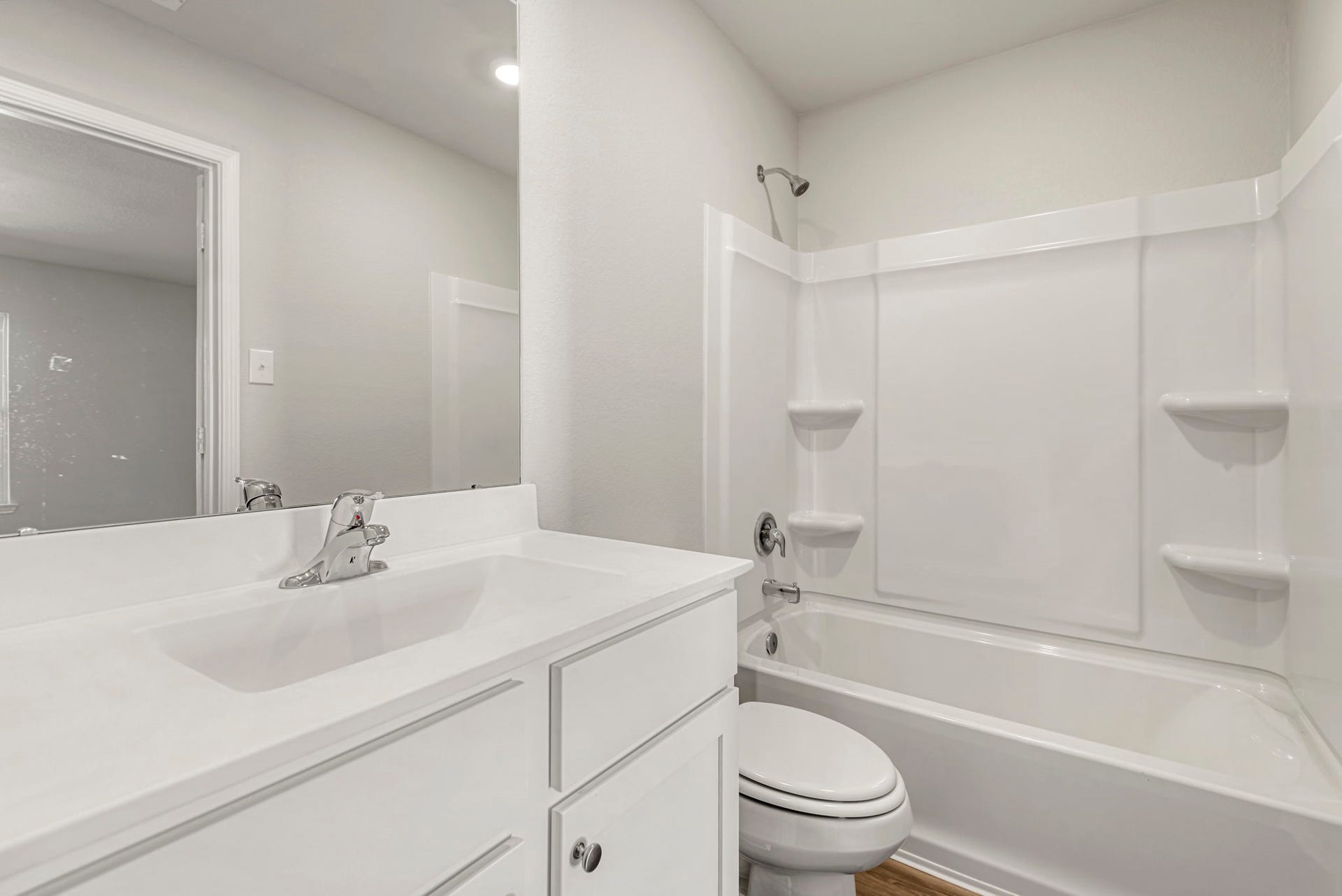 6425 Winter Elm Street, Houston, TX 77048 Adjacent primary bathroom with a walk-in closet!