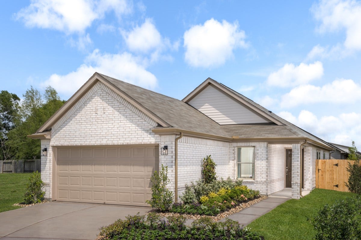 Welcome home to 6903 Segunda Lane located in Glendale Lakes and zoned to Fort Bend ISD!