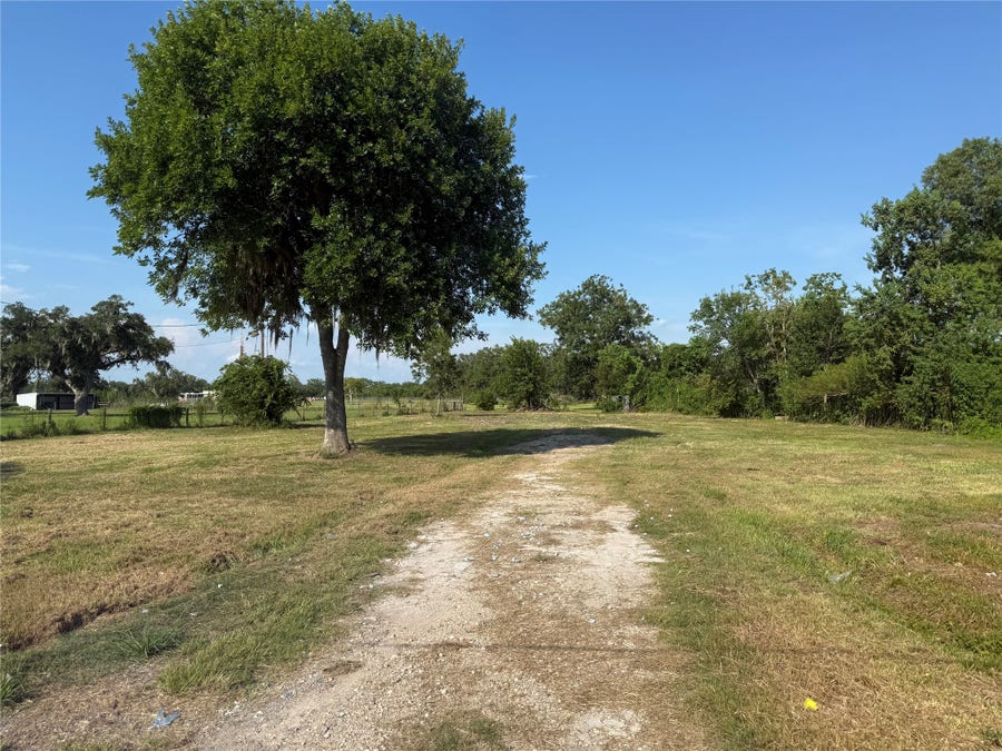 Property photo for 2100 County Road 342, Brazoria, TX
