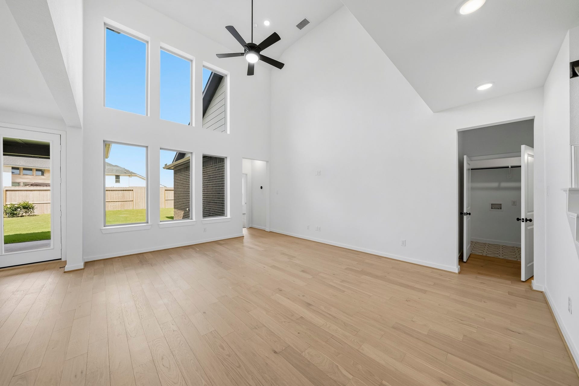 4518 Sunny Hazel Lane, Fulshear, TX 77441 Elevated Designer Inspired Family Room
