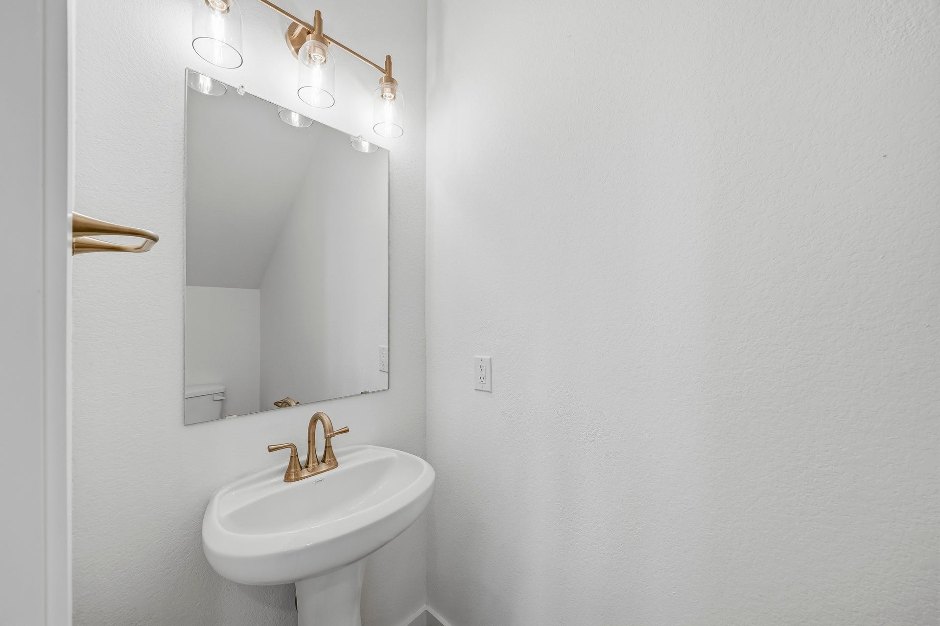 4518 Sunny Hazel Lane, Fulshear, TX 77441 First Floor Powder Room With Designer Charm
