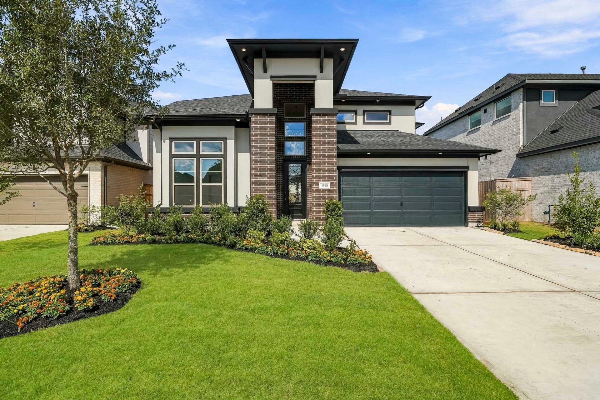 4518 Sunny Hazel Lane, Fulshear, TX 77441 Modern Appeal Elevation 4 Heidelberg With a Prestious Color Palette