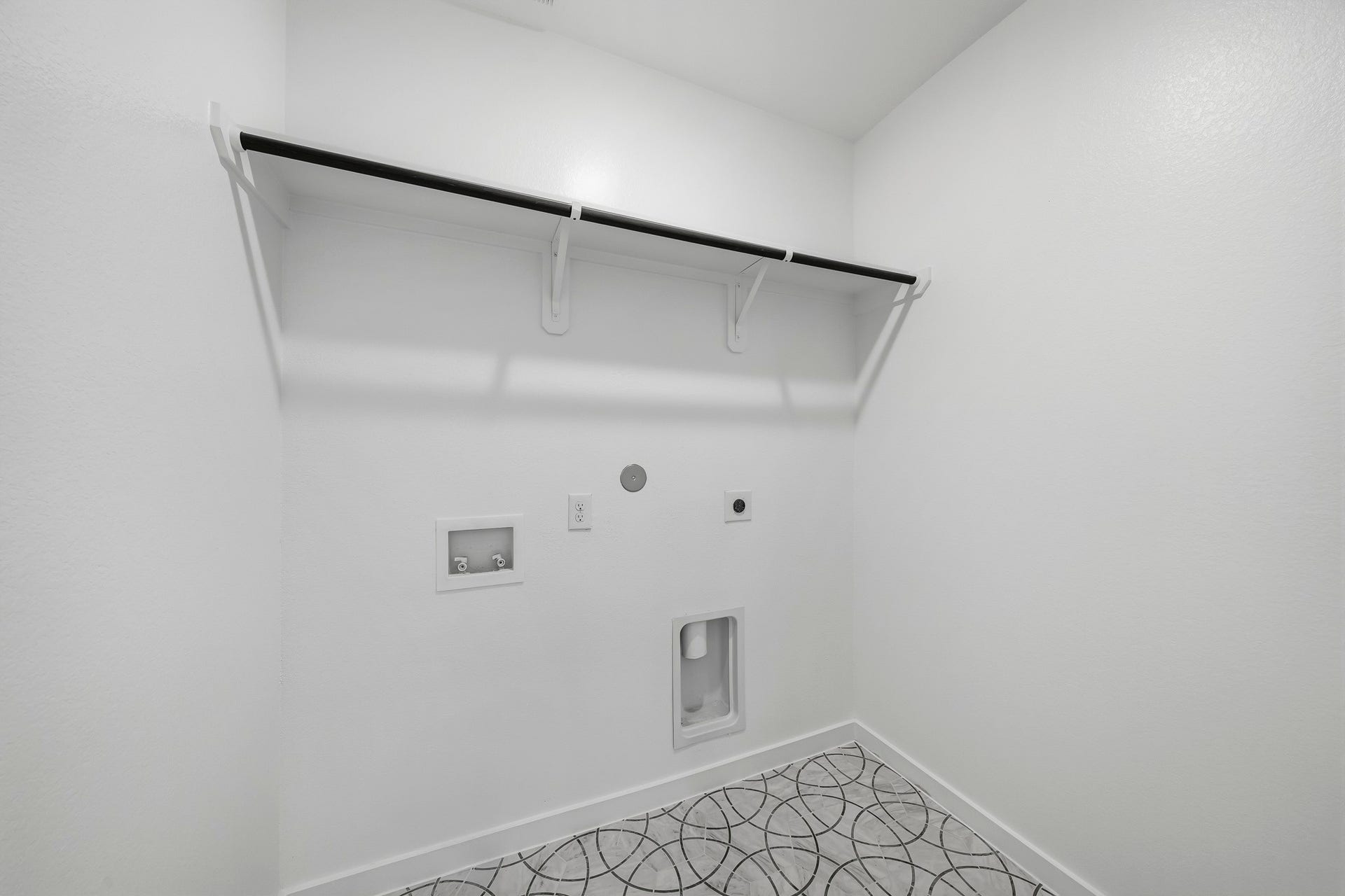4518 Sunny Hazel Lane, Fulshear, TX 77441 Spacious Utility Room With Trendy Tile
