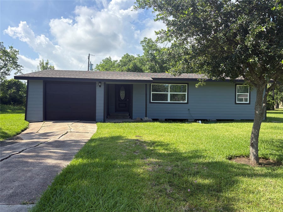 Property photo for 55 Periwinkle Court, Lake Jackson, TX