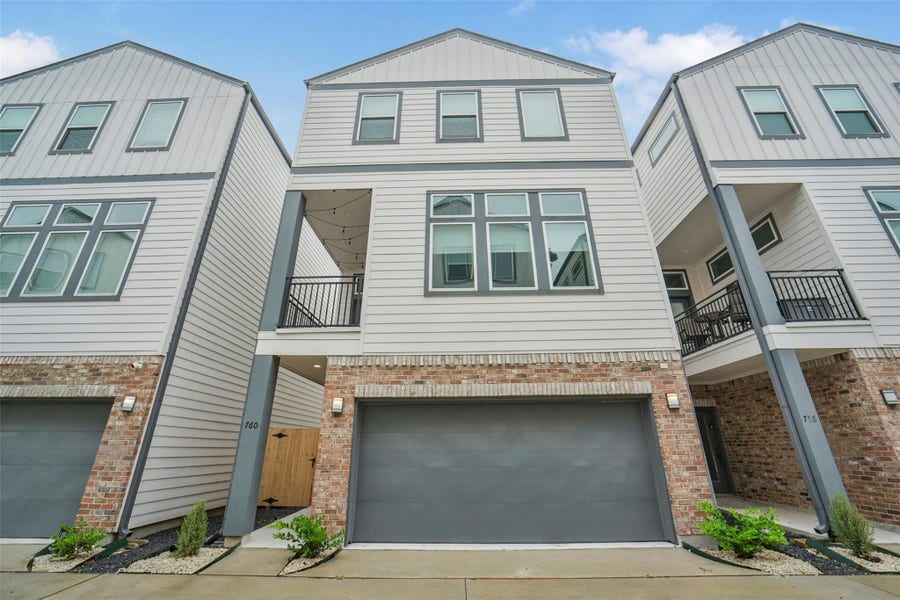 Property photo for 760 W Donovan Street, Houston, TX