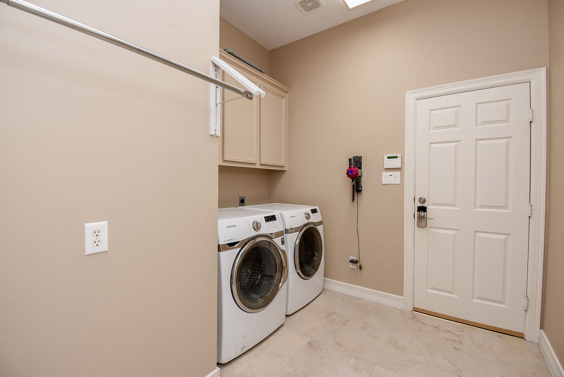 7514 Guinevere Drive, Sugar Land, TX 77479 7514 Guinevere Drive, Sugar Land, TX 77479