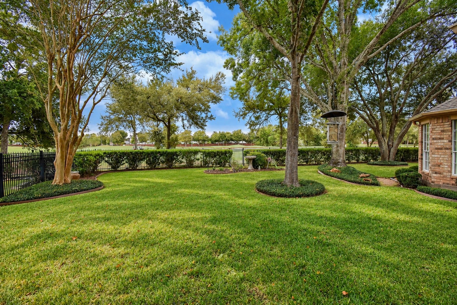 7514 Guinevere Drive, Sugar Land, TX 77479 Your golf course views from your beautifully landscaped back yard. (enhanced)
