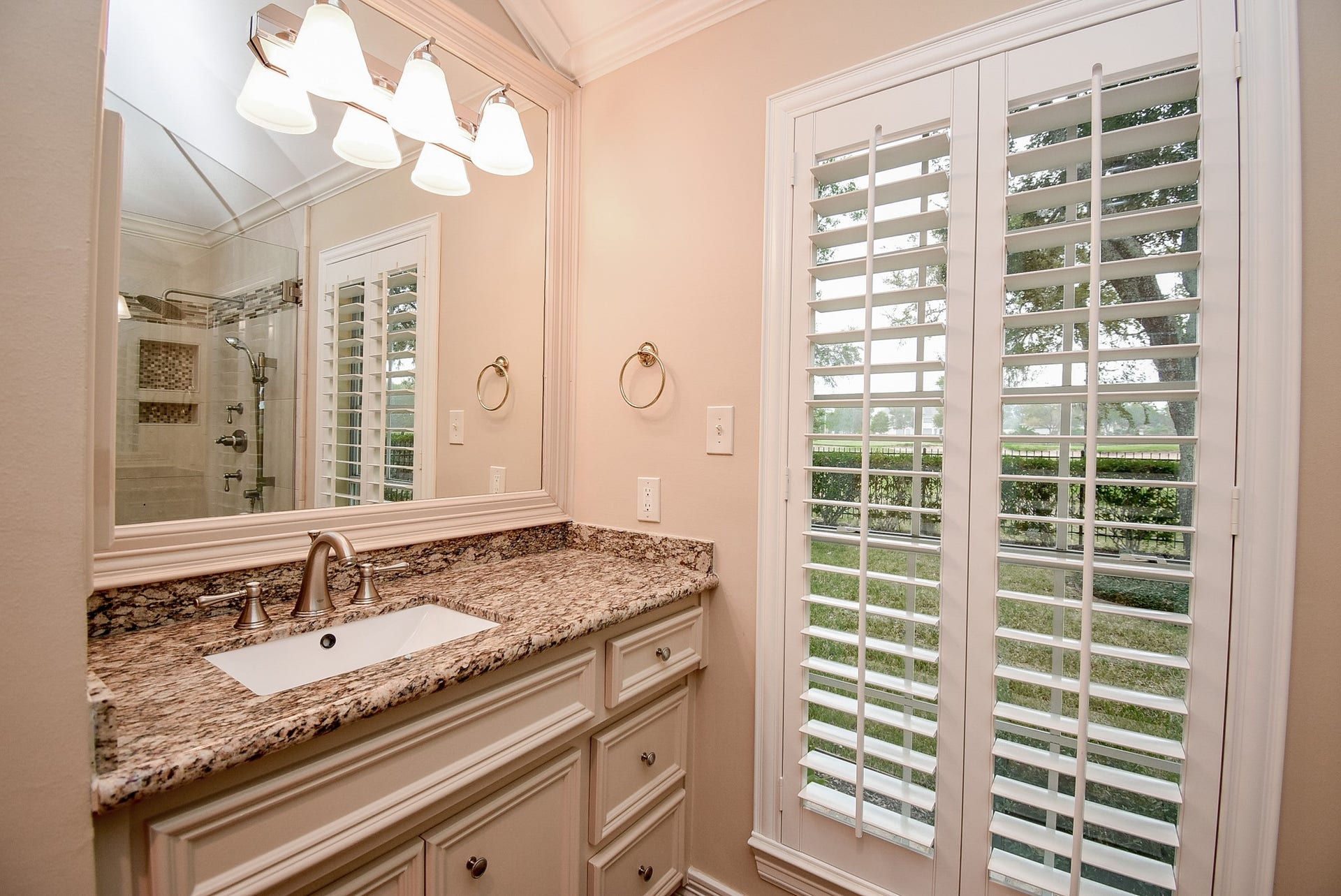 7514 Guinevere Drive, Sugar Land, TX 77479 7514 Guinevere Drive, Sugar Land, TX 77479