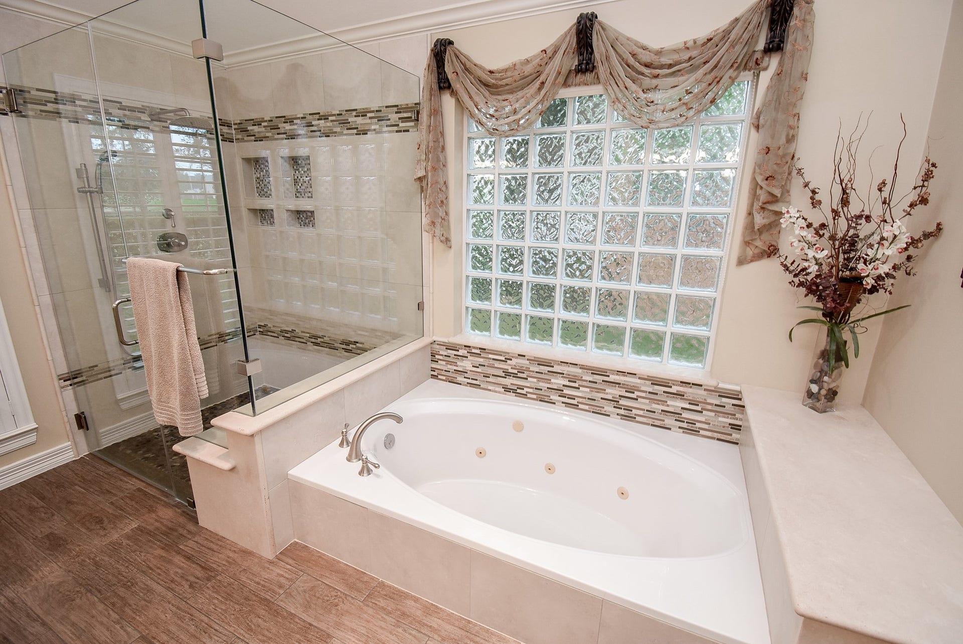 7514 Guinevere Drive, Sugar Land, TX 77479 7514 Guinevere Drive, Sugar Land, TX 77479