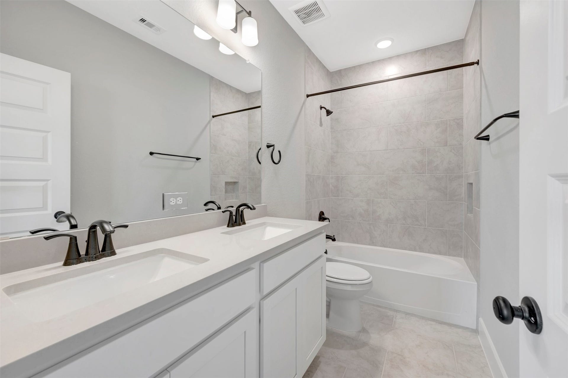16766 Vibrant Avenue, Hockley, TX 77447