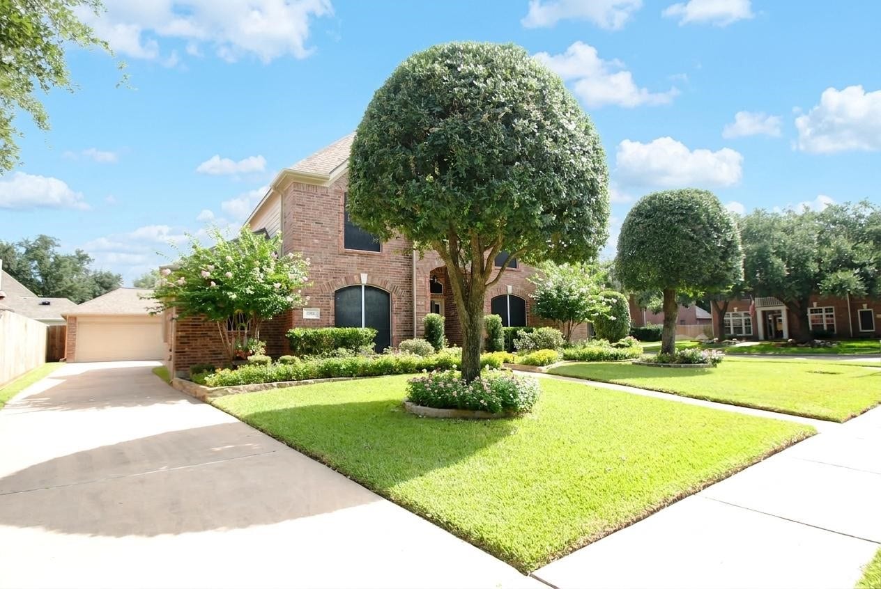 22902 Greenrush Drive, Katy, TX 77494 LUSH LANDSCAPING & LONG DRIVEWAY FOR OFF ROAD GUEST PARKING