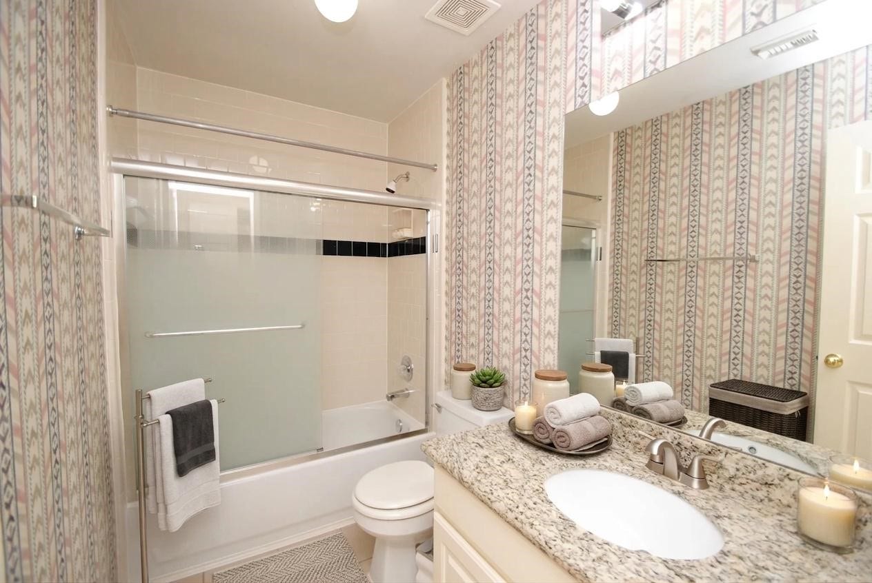 22902 Greenrush Drive, Katy, TX 77494 PRIVATE UPPER HALLWAY BATHROOM # 3